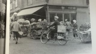 街角で活躍するトヨモーター（昭和30年頃）