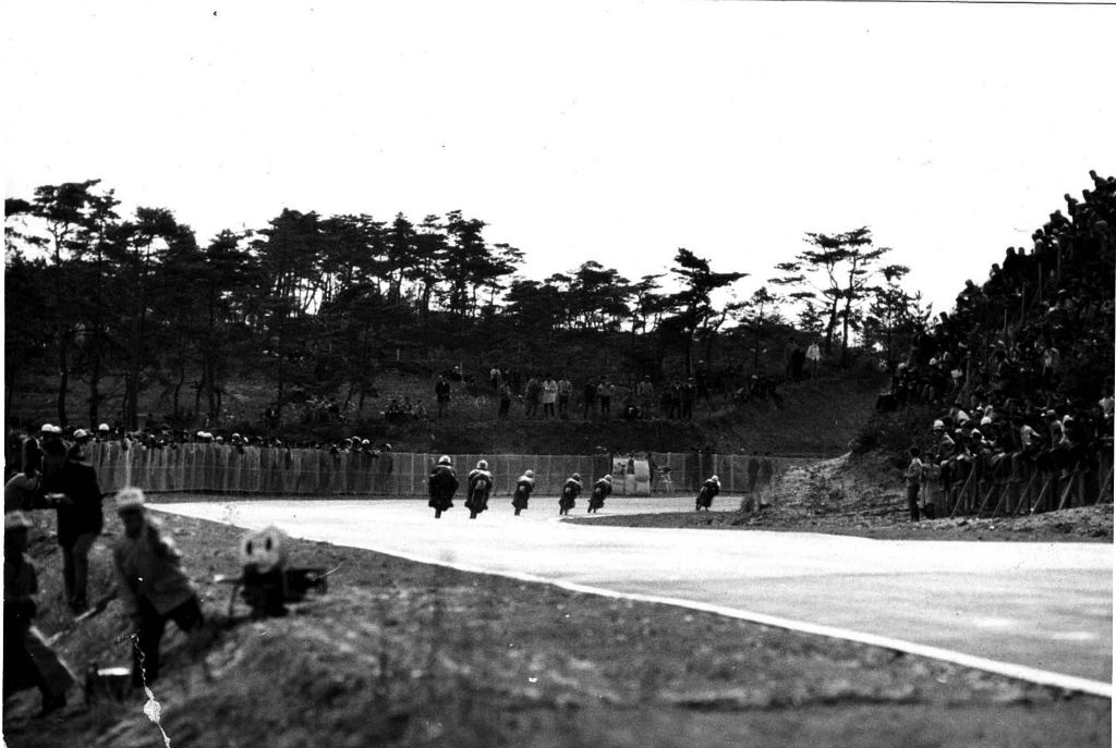 1962年11月3、4日「第1回全日本選手権ロードレース大会」開催（鈴鹿サーキット）